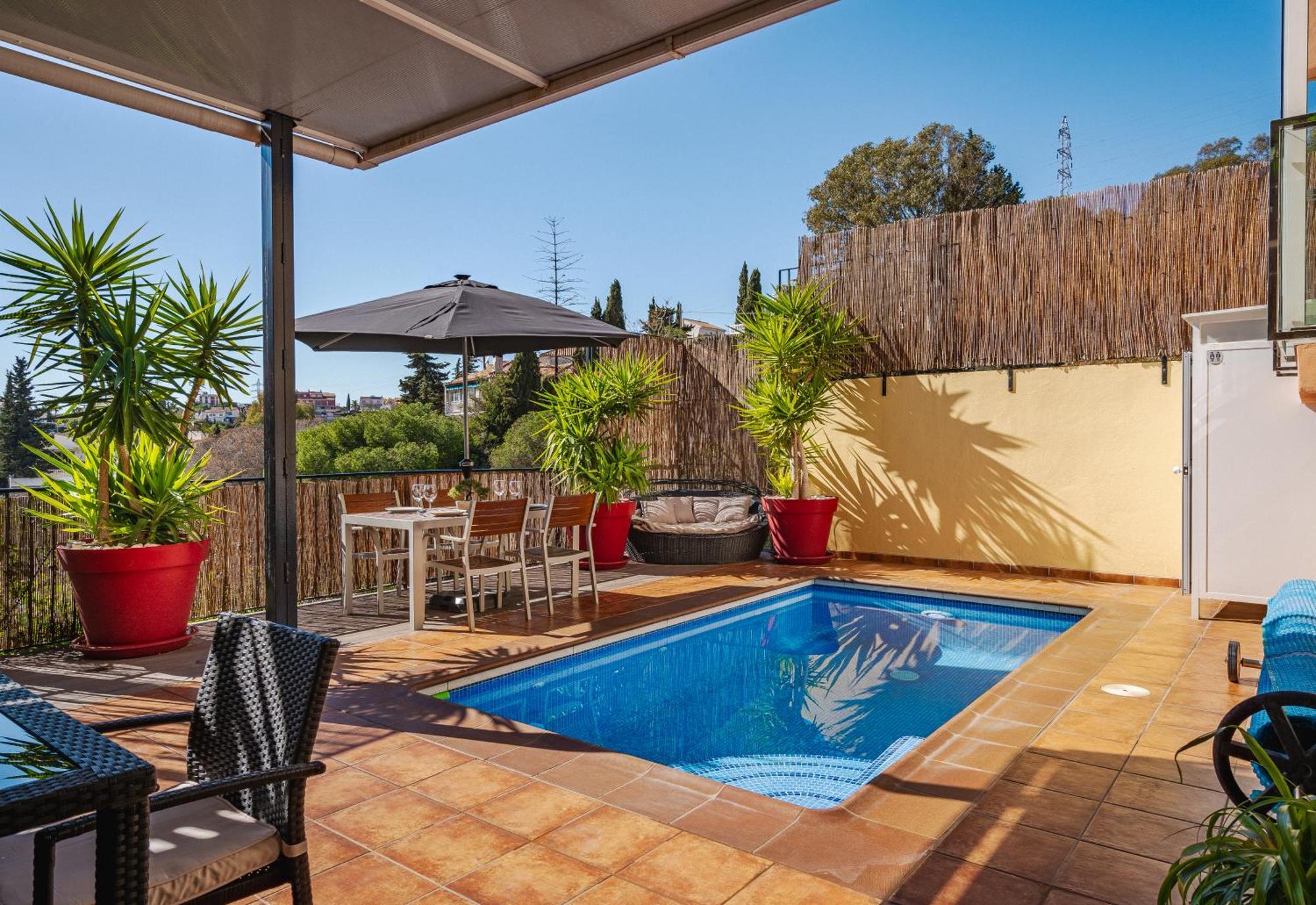 Private Luxurious Hillside Villa With Pool & Sea Views For 8 To 10 Ppl 丰希罗拉 外观 照片