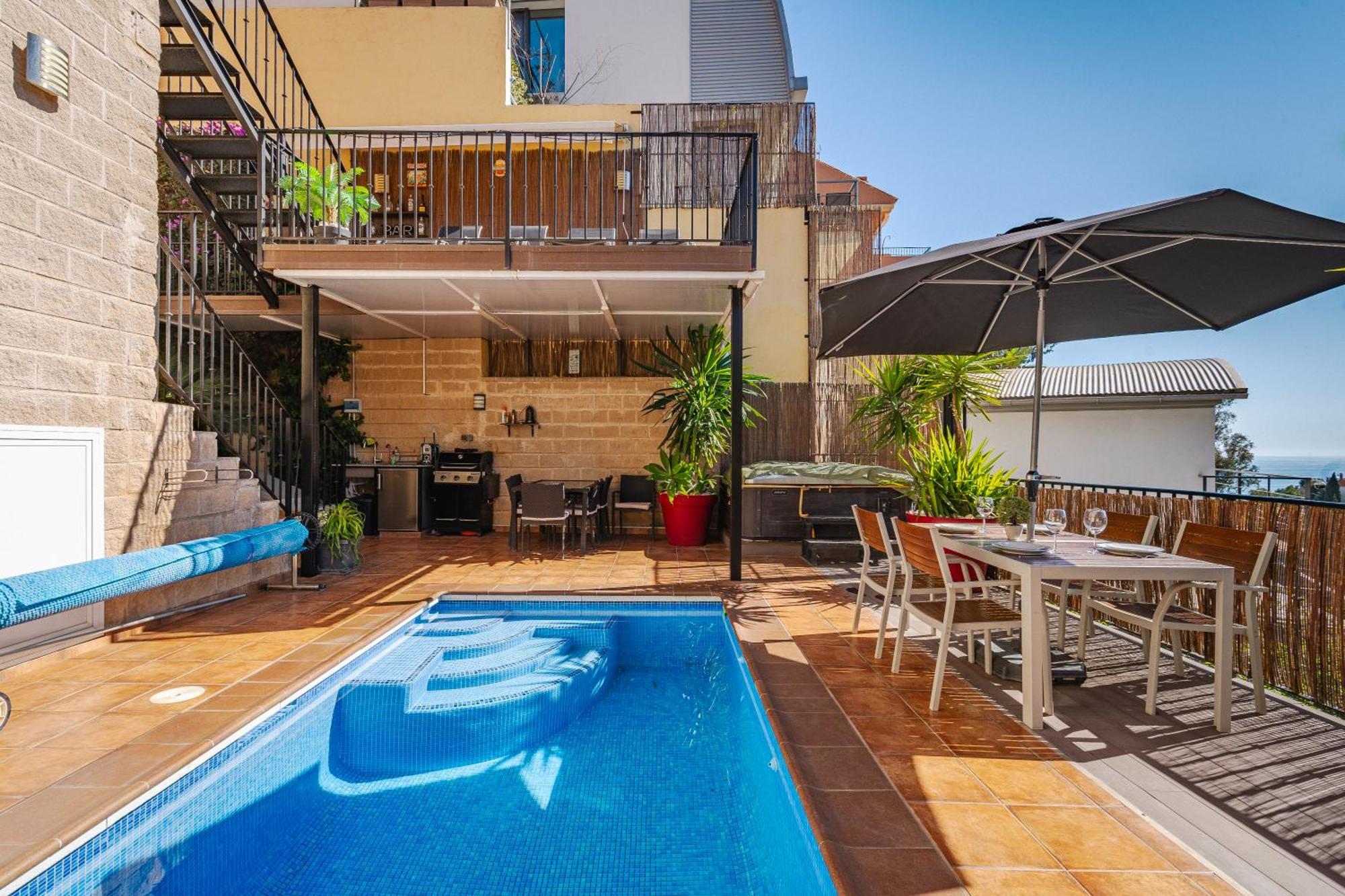 Private Luxurious Hillside Villa With Pool & Sea Views For 8 To 10 Ppl 丰希罗拉 外观 照片