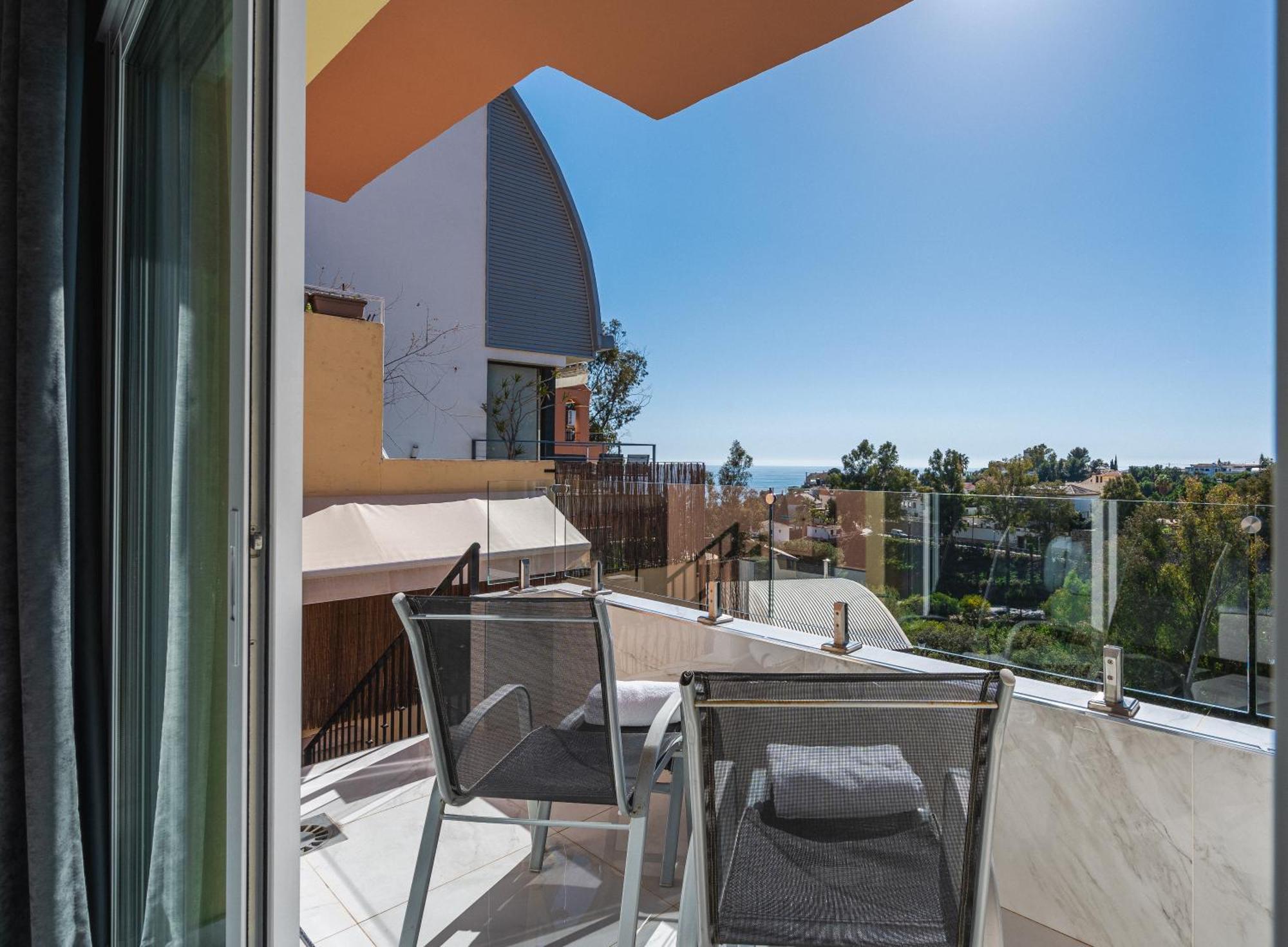 Private Luxurious Hillside Villa With Pool & Sea Views For 8 To 10 Ppl 丰希罗拉 外观 照片