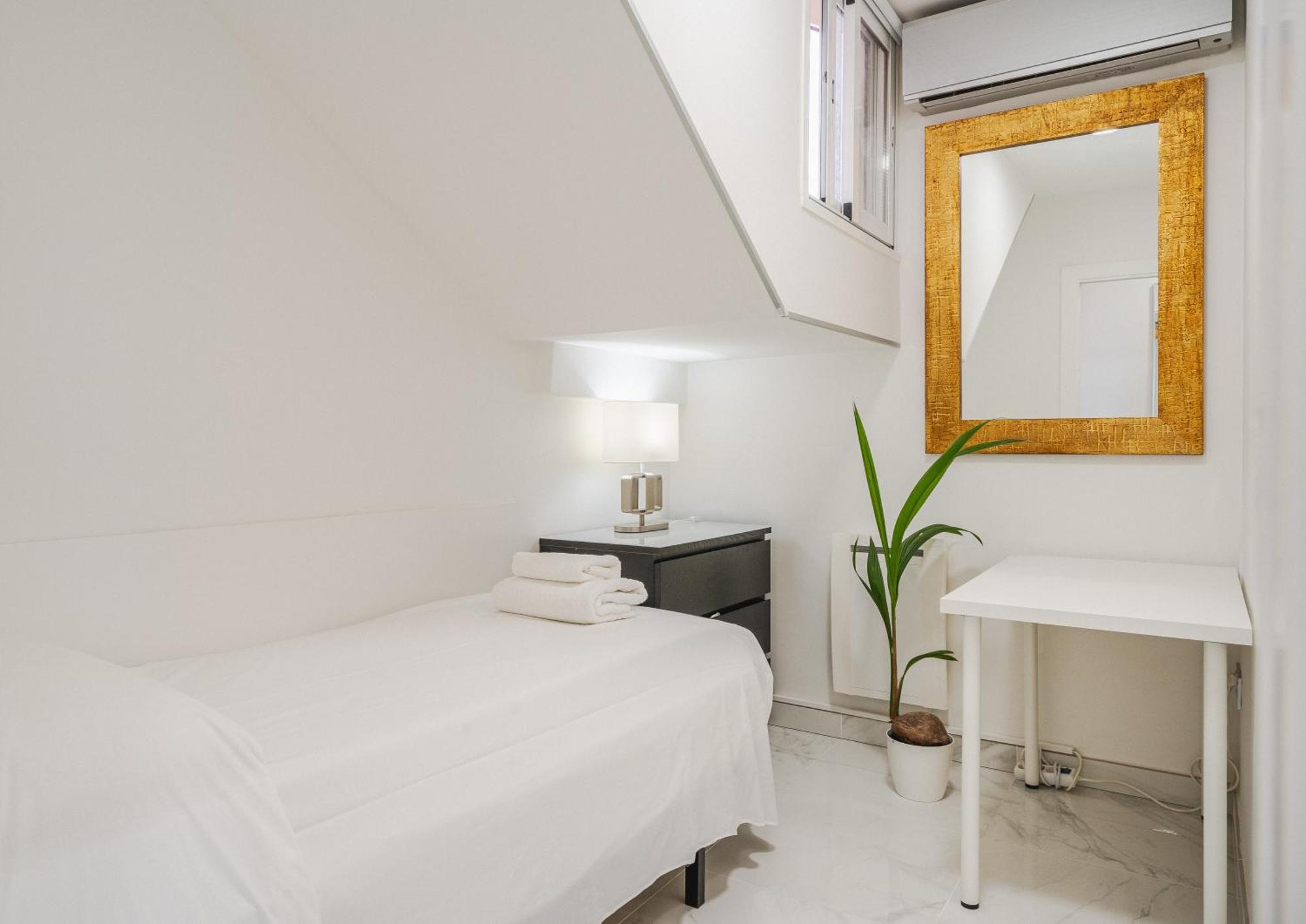 Private Luxurious Hillside Villa With Pool & Sea Views For 8 To 10 Ppl 丰希罗拉 外观 照片