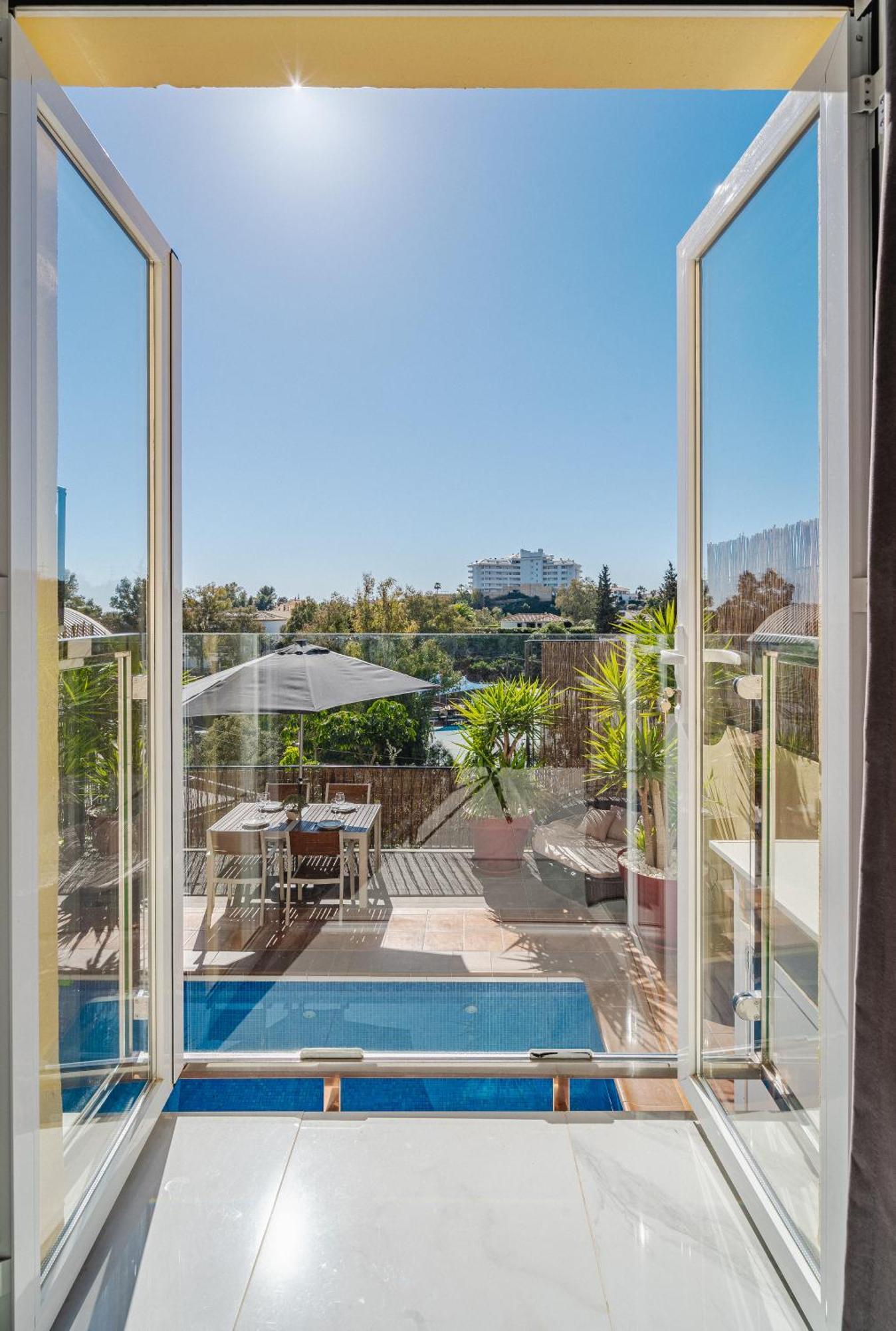 Private Luxurious Hillside Villa With Pool & Sea Views For 8 To 10 Ppl 丰希罗拉 外观 照片